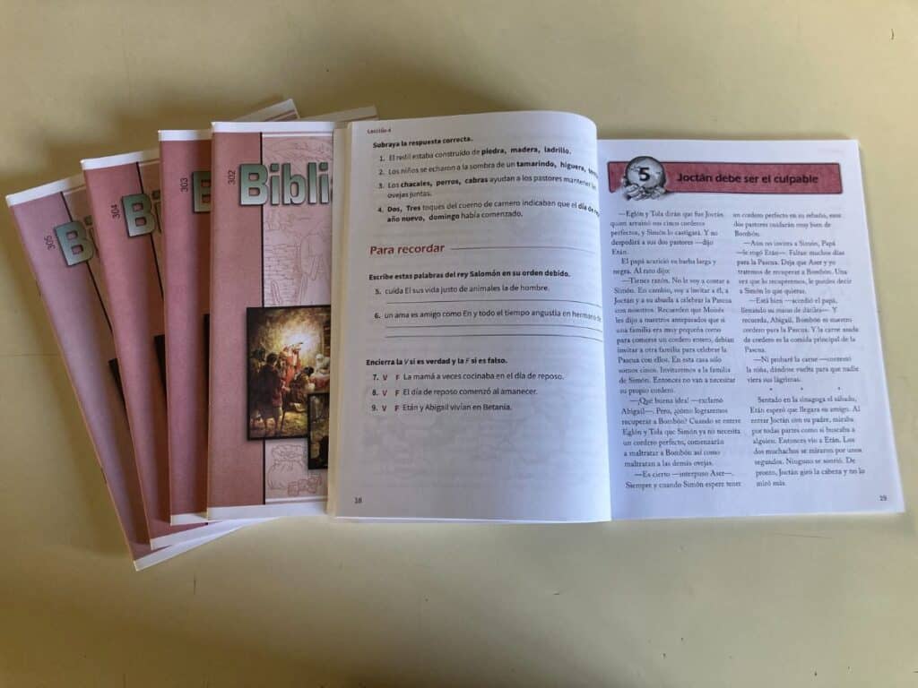 third grade Christian Light Education Spanish Bible books